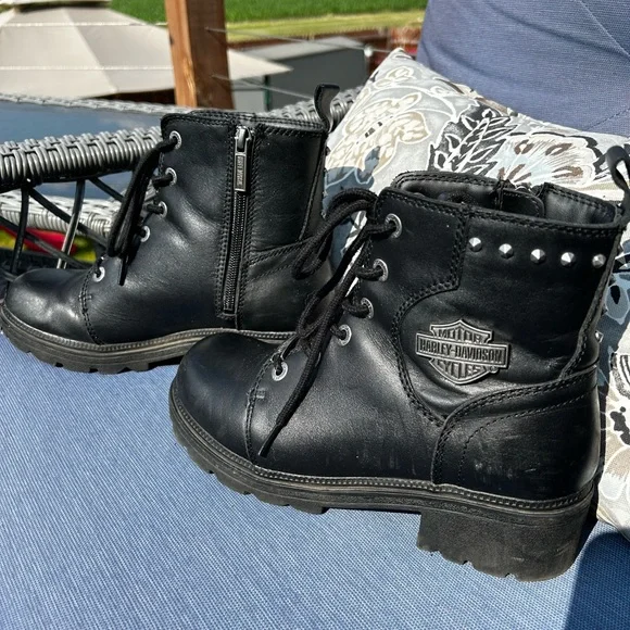 Harley Davidson woman’s riding black boots with zip up side/tie up middle. S:7.5 - Picture 4 of 12
